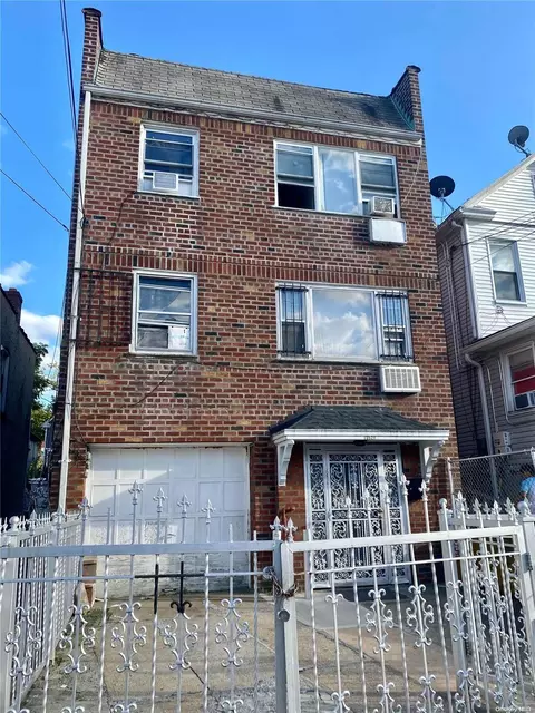 105-20 37th Ave, New York, NY 11368