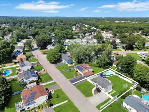 23 Deville Dr, Selden, NY 11784