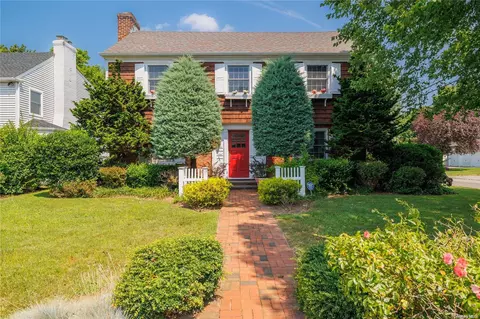 180 Cherry St, Woodmere, NY 11598
