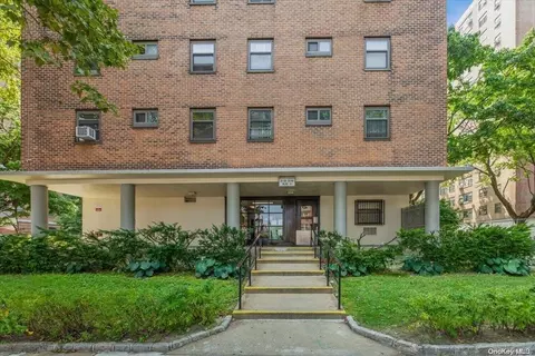 21-20 33rd Rd #6C, New York, NY 11106