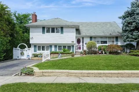 106 E Lexington Ave, Oceanside, NY 11572