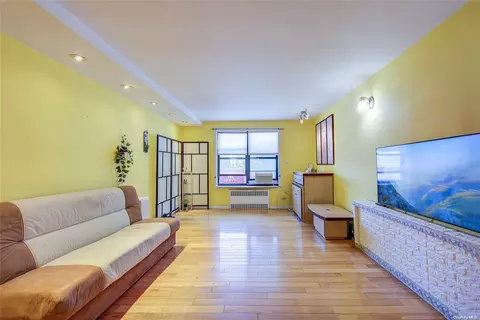 63-84 Saunders St #1F, New York, NY 11374