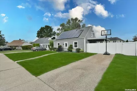36 John Ln, Levittown, NY 11756
