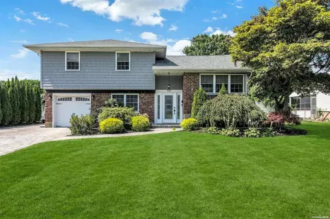 150 Sherry St, East Islip, NY 11730