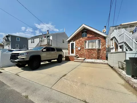 4 Fulton St, East Rockaway, NY 11518