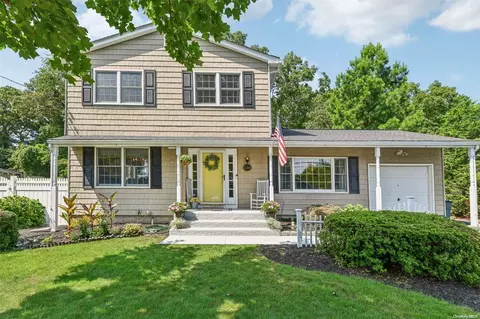 538 Bayport Ave, Bayport, NY 11705