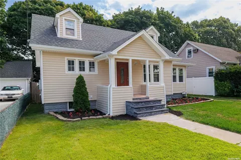 1861 Twain St, Baldwin, NY 11510