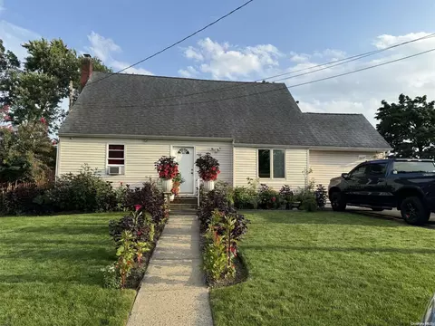 230 Saint Johns St, Central Islip, NY 11722