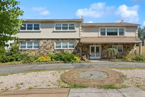 17 Everton Ave, Staten Island, NY 10312