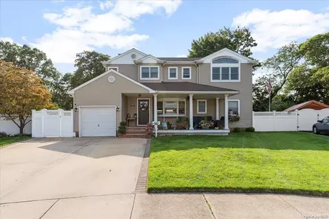 50 Crestline Ave, Bethpage, NY 11714