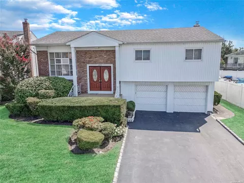 3047 Bond Dr, Merrick, NY 11566
