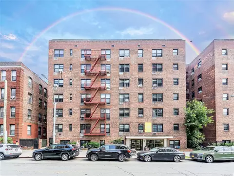 143-40 Roosevelt Ave #6L, New York, NY 11354