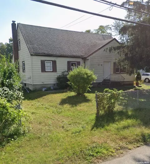27 Washington Ave, Deer Park, NY 11729