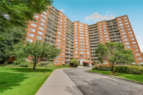 220-55 46 Ave #6C, Bayside, NY 11361