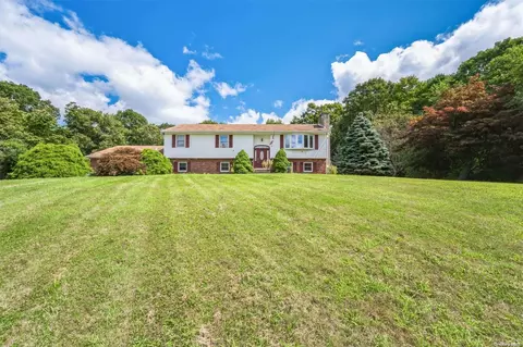18 Stanley Ct, Carmel, NY 10512