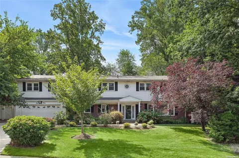 139 Chestnut Rd, North Hempstead, NY 11030