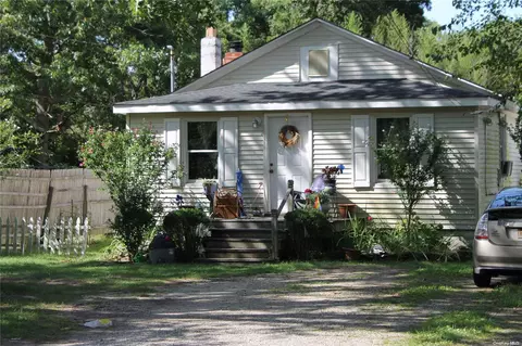 159 Riverside Ave, Mastic Beach, NY 11951