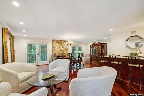 139 Golf View Dr #139, Jericho, NY 11753