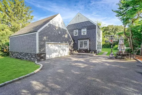 330 Oceanside St, Islip Terrace, NY 11752