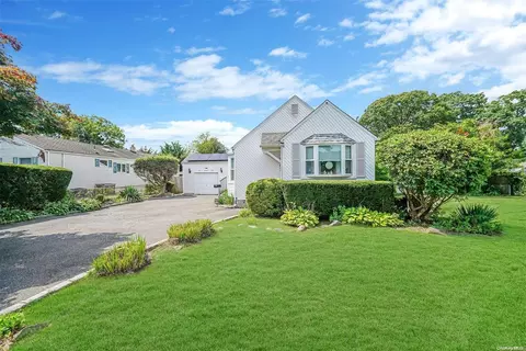 120 Winganhauppauge Rd, Islip, NY 11751