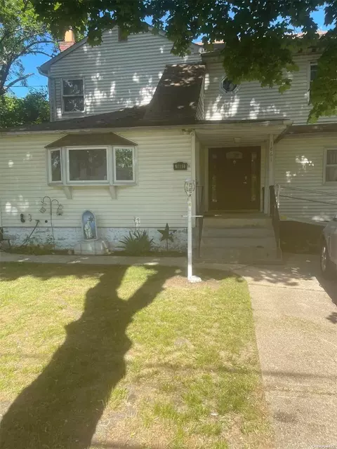 1861 Heckscher Ave, Bay Shore, NY 11706
