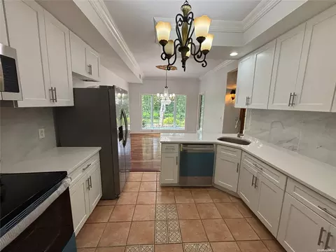 403 Pepperidge Lake Rd #403, Eastport, NY 11941