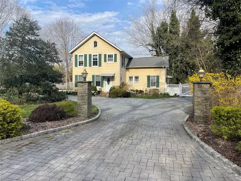 190 S Country Rd, Westhampton Beach, NY 11978