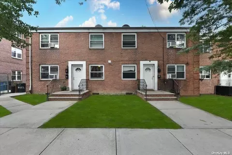 36-2325 W 194th St, Flushing, NY 11358