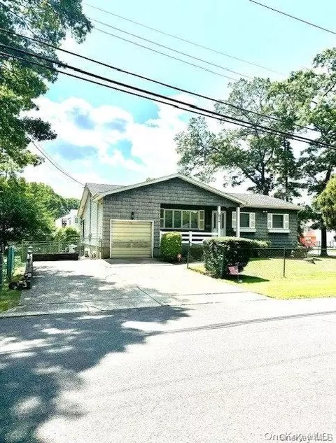 1024 Celia St, West Islip, NY 11795