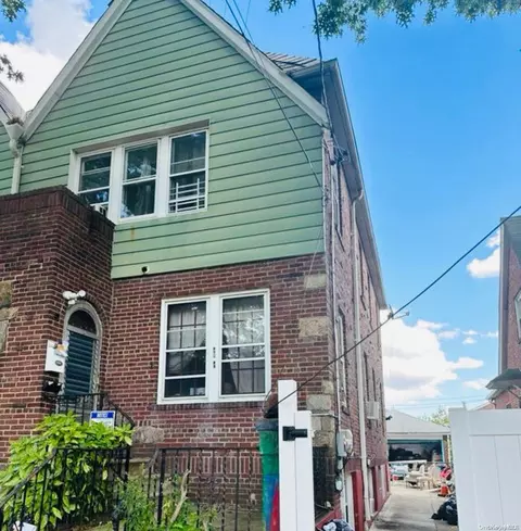 140-56 Quince Ave, Flushing, NY 11355