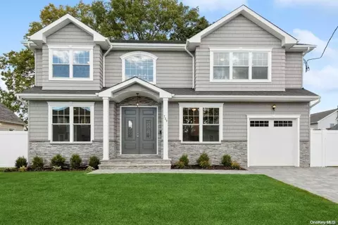 28 Balsam Ln, Levittown, NY 11756