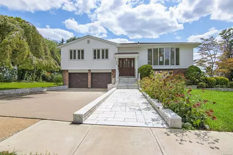 388 Old Courthouse Rd, North Hempstead, NY 11040