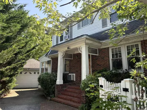 1515 Moffit Ave, Hewlett, NY 11557