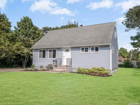 150 Dawn Dr, Centereach, NY 11720