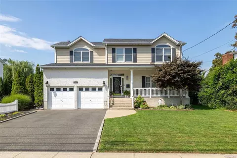2056 Washington Ave, Seaford, NY 11783