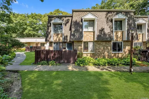 178 Cambridge Dr #178, Port Jefferson Station, NY 11776