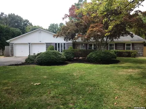 33 Long Meadow Pl, Centereach, NY 11720