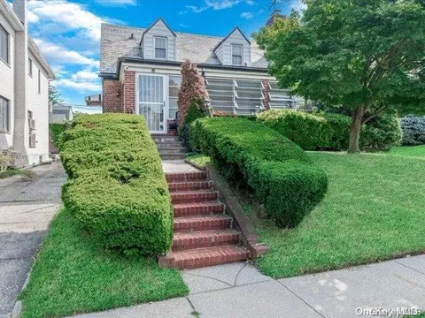 75-07 181st St, New York, NY 11366