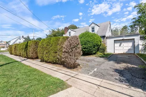 105 Kennedy Ave, Hempstead, NY 11550