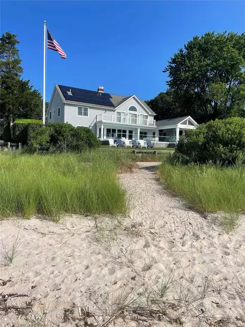 53 Harbor Rd, Aquebogue, NY 11931