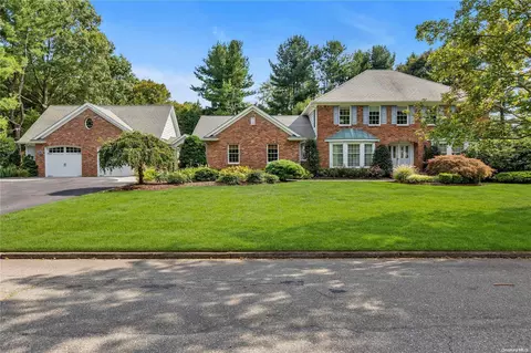 3 Summerdale Ct, Huntington, NY 11743