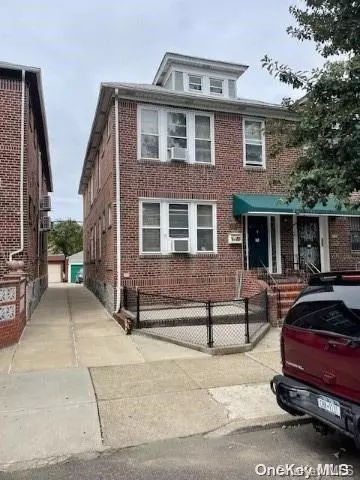 35-20 62nd St, New York, NY 11377