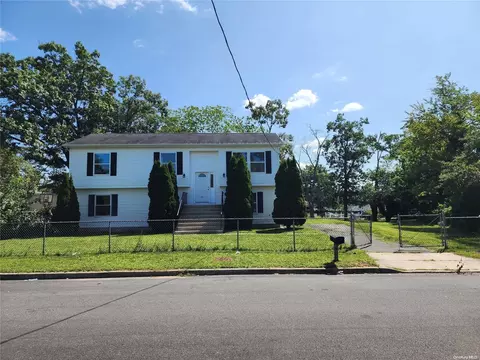 21 Jackson St, Wyandanch, NY 11798