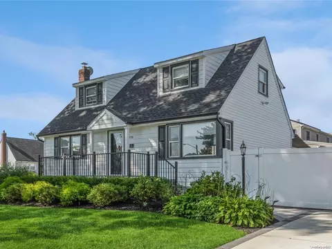 3970 Steven Ct, Seaford, NY 11783