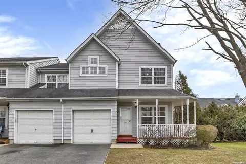 354 Smith St, Central Islip, NY 11722