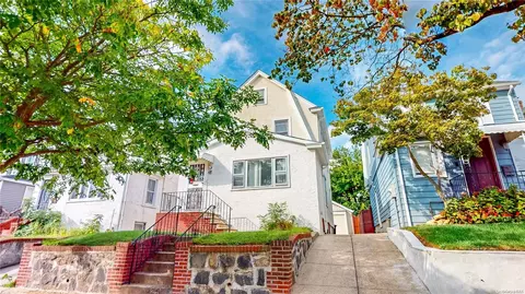 72-15 Kessel St, New York, NY 11375