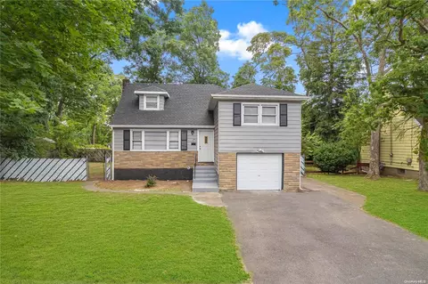 54 Hausch Blvd, Roosevelt, NY 11575