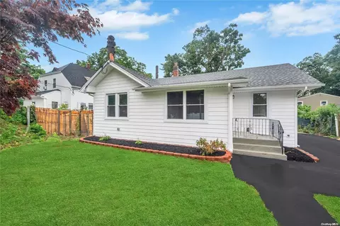 105 3rd St, Brentwood, NY 11717