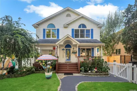 252 Granada Pkwy, Lindenhurst, NY 11757