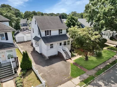 8 Leach St, Lynbrook, NY 11563